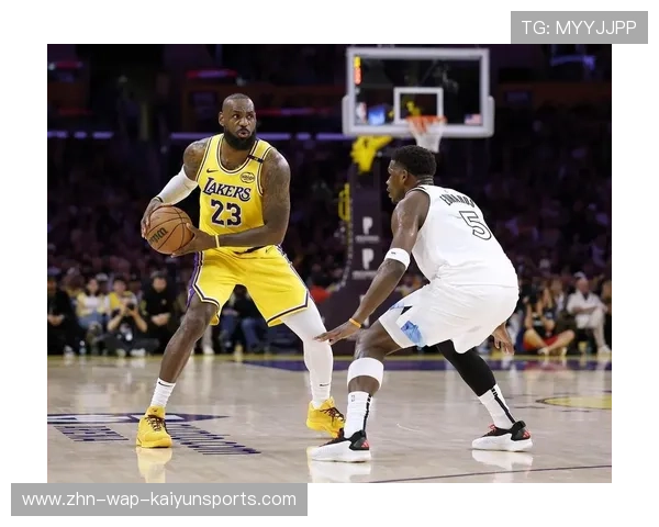 詹姆斯关键篮下补篮定乾坤，湖人庆祝胜利