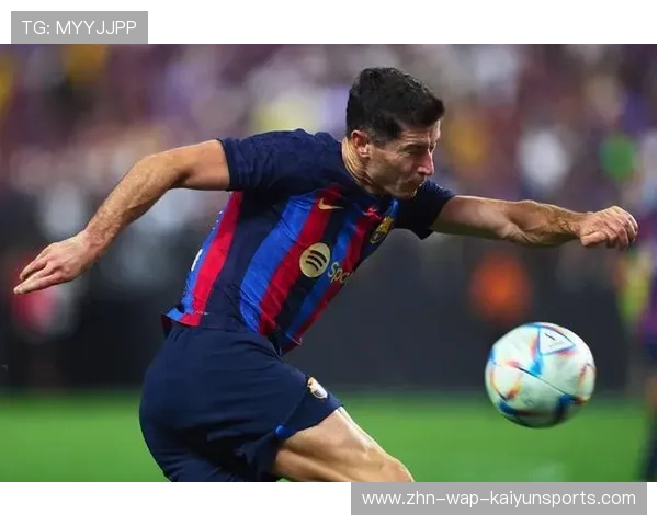 拉菲尼亚弧顶劲射巴萨庆祝胜利