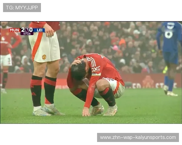 曼联后场处理球显得犹豫