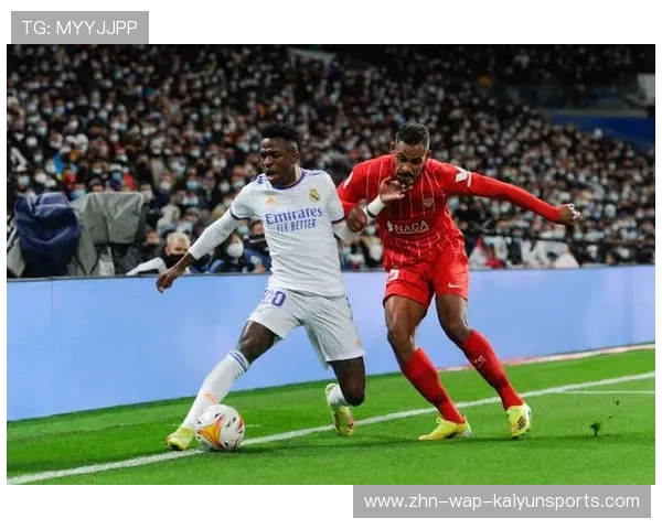 维尼修斯禁区凌空抽射得分