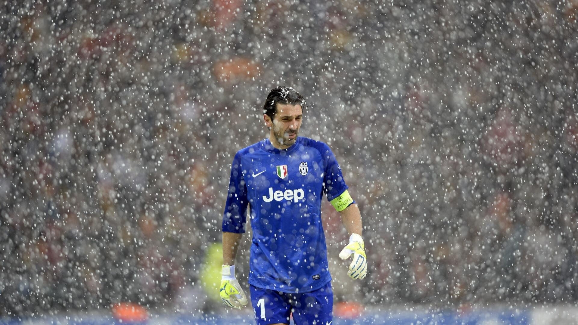 NBA季后赛关键时刻，湖人小胜勇士，詹姆斯关键三分再救场，季后赛湖人出局