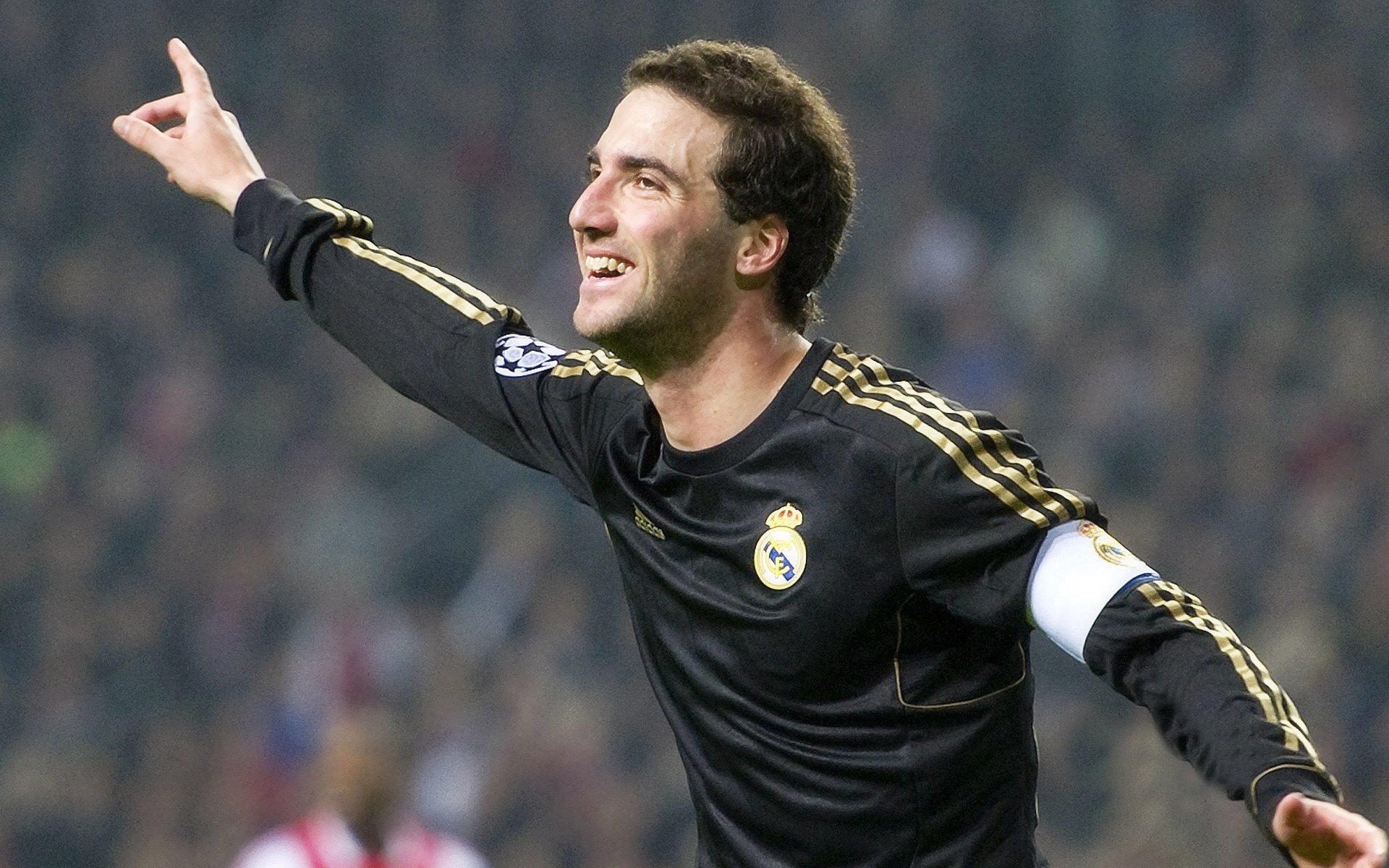 中国男足世预赛主场3比1逆转阿曼，锋线小将首次破门成英雄，中国男足世预赛赛程12强